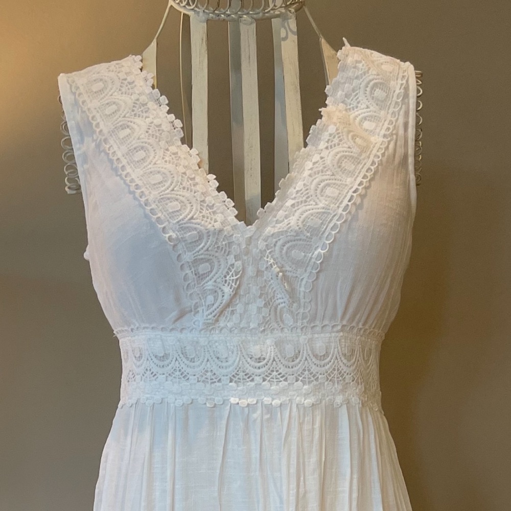 White romantic summer maxi dress. XS NWTs